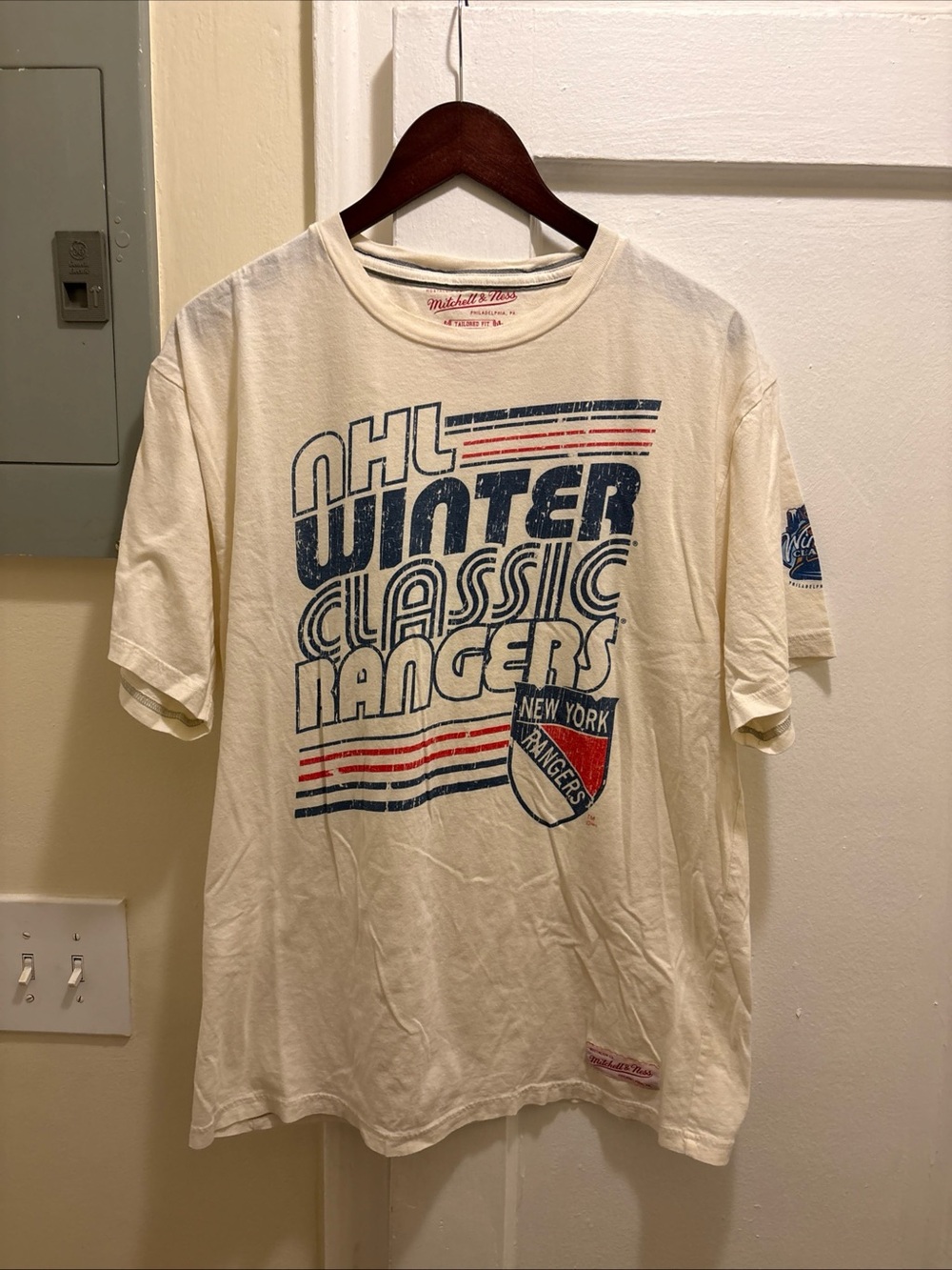 Men’s Mitchell & Ness Cream 'Winter Classic Rangers' Graphic T-Shirt size XL